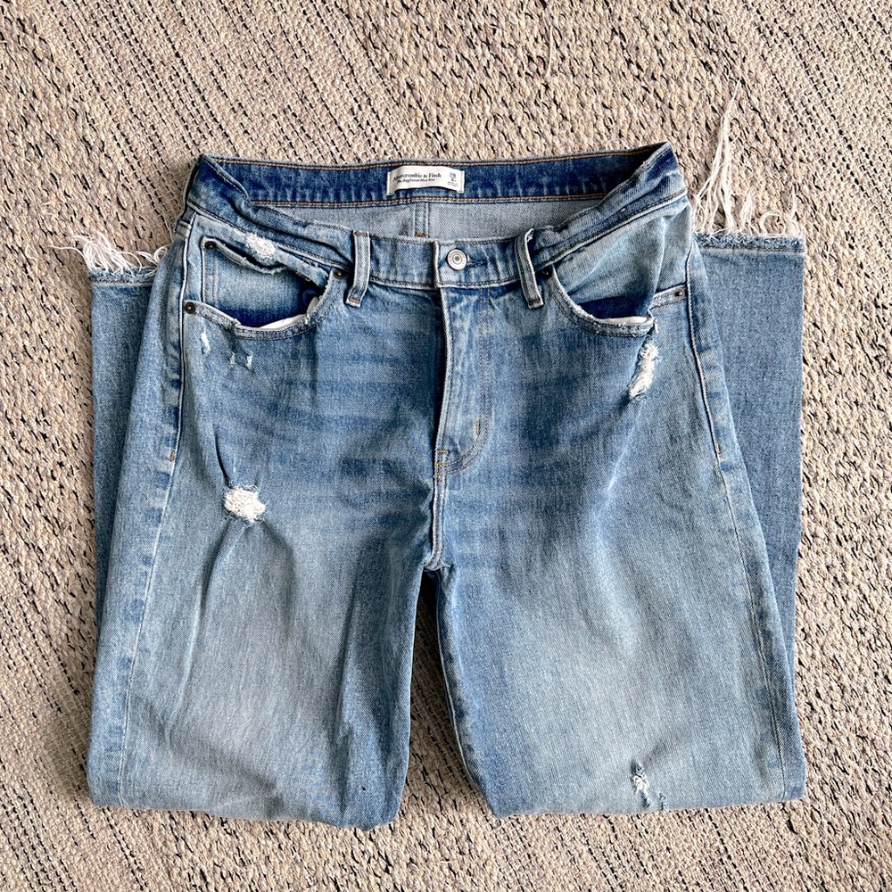 A&F Boyfriend Mid-Rise Jean Size 28/6 (Regular)